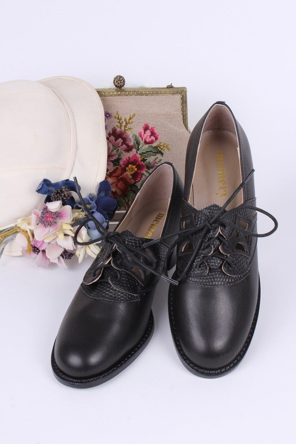 Early 1940s everyday lace-up shoes - Black - Emily