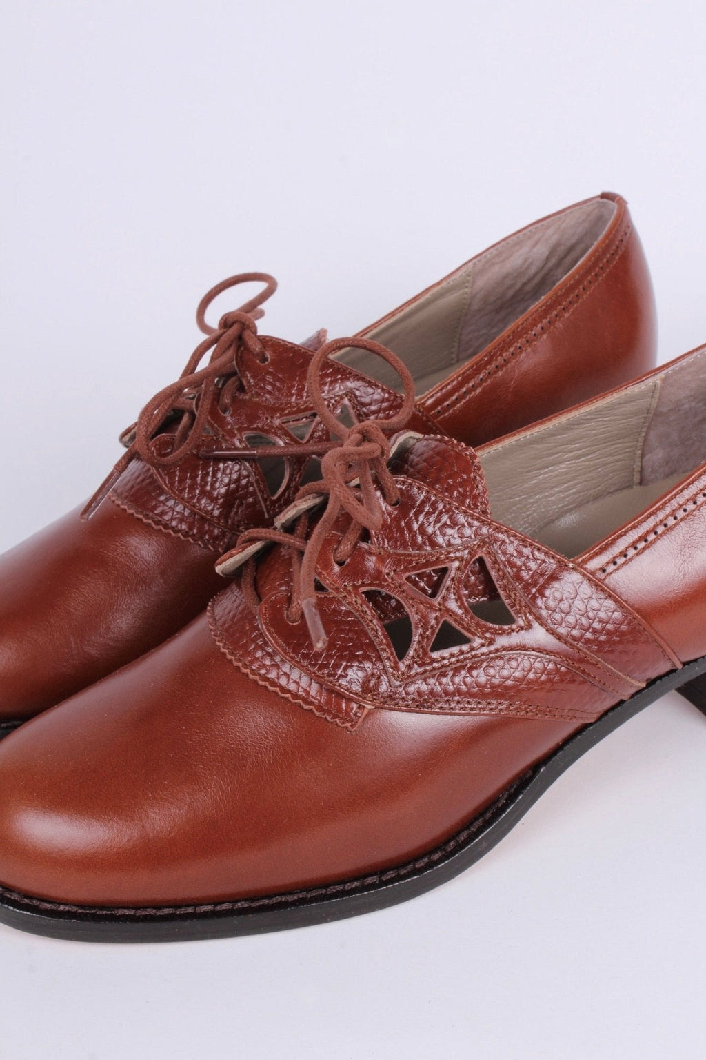Early 1940s everyday lace-up shoes - Cognac Brown - Emily