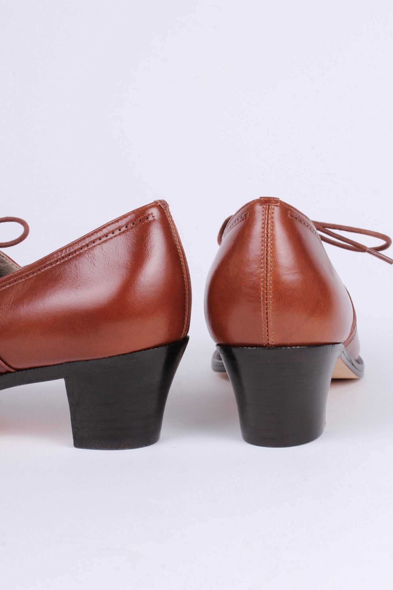Early 1940s everyday lace-up shoes - Cognac Brown - Emily
