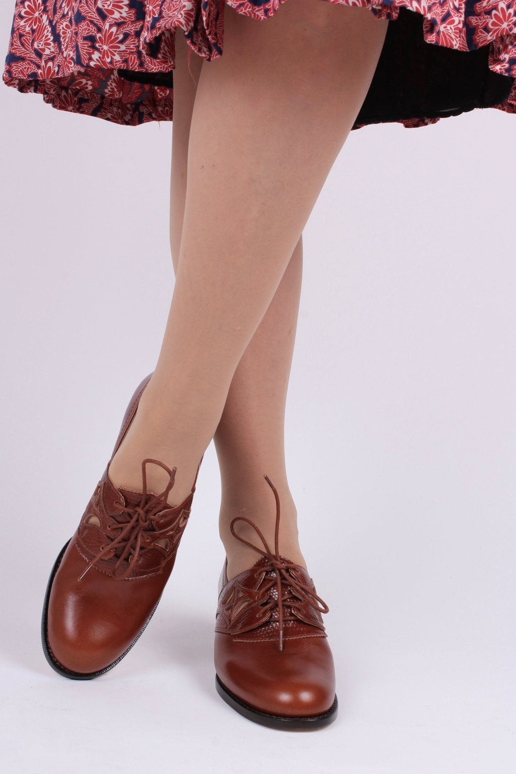 Early 1940s everyday lace-up shoes - Cognac Brown - Emily