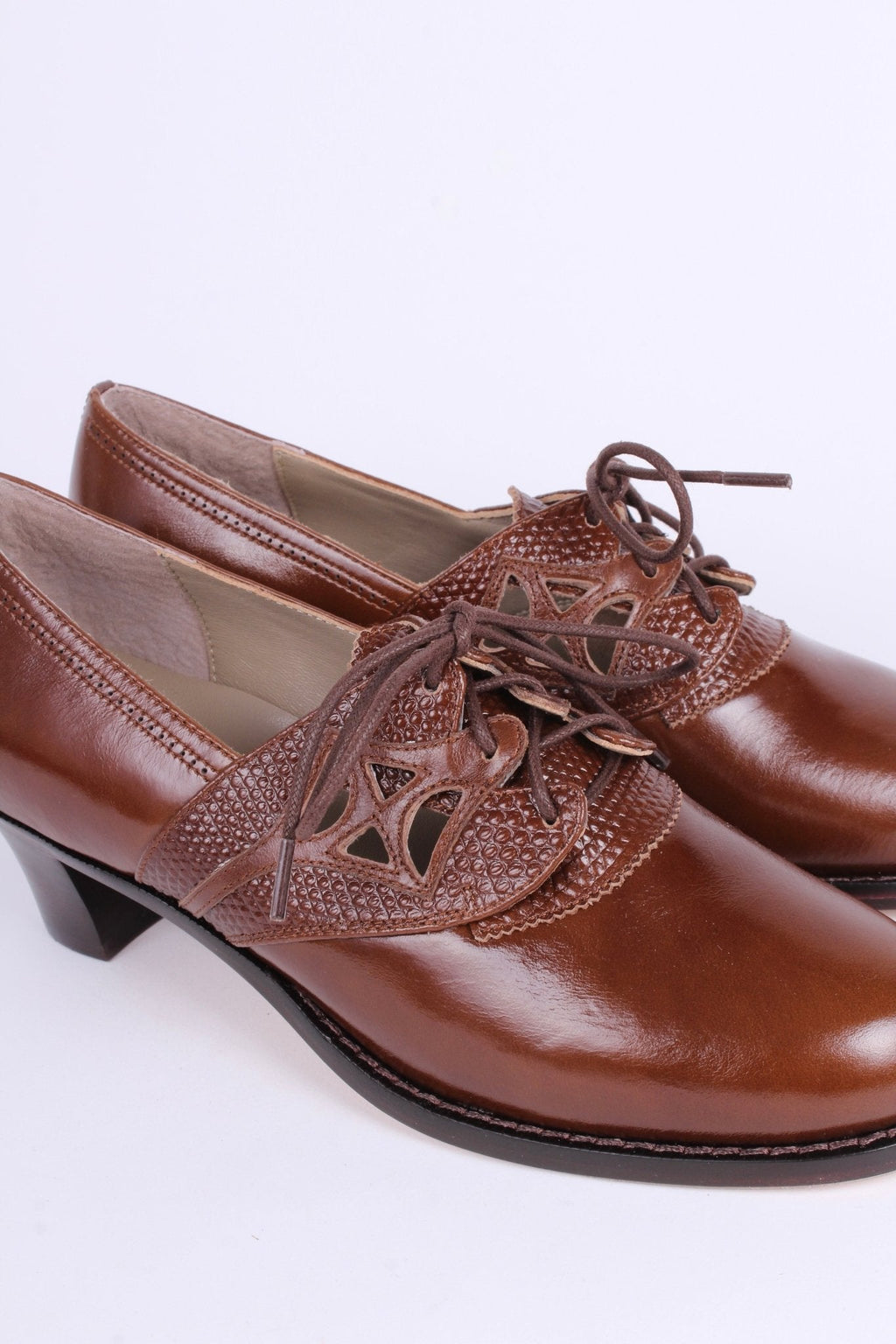 Early 1940s everyday lace-up shoes - Nougat Brown - Emily