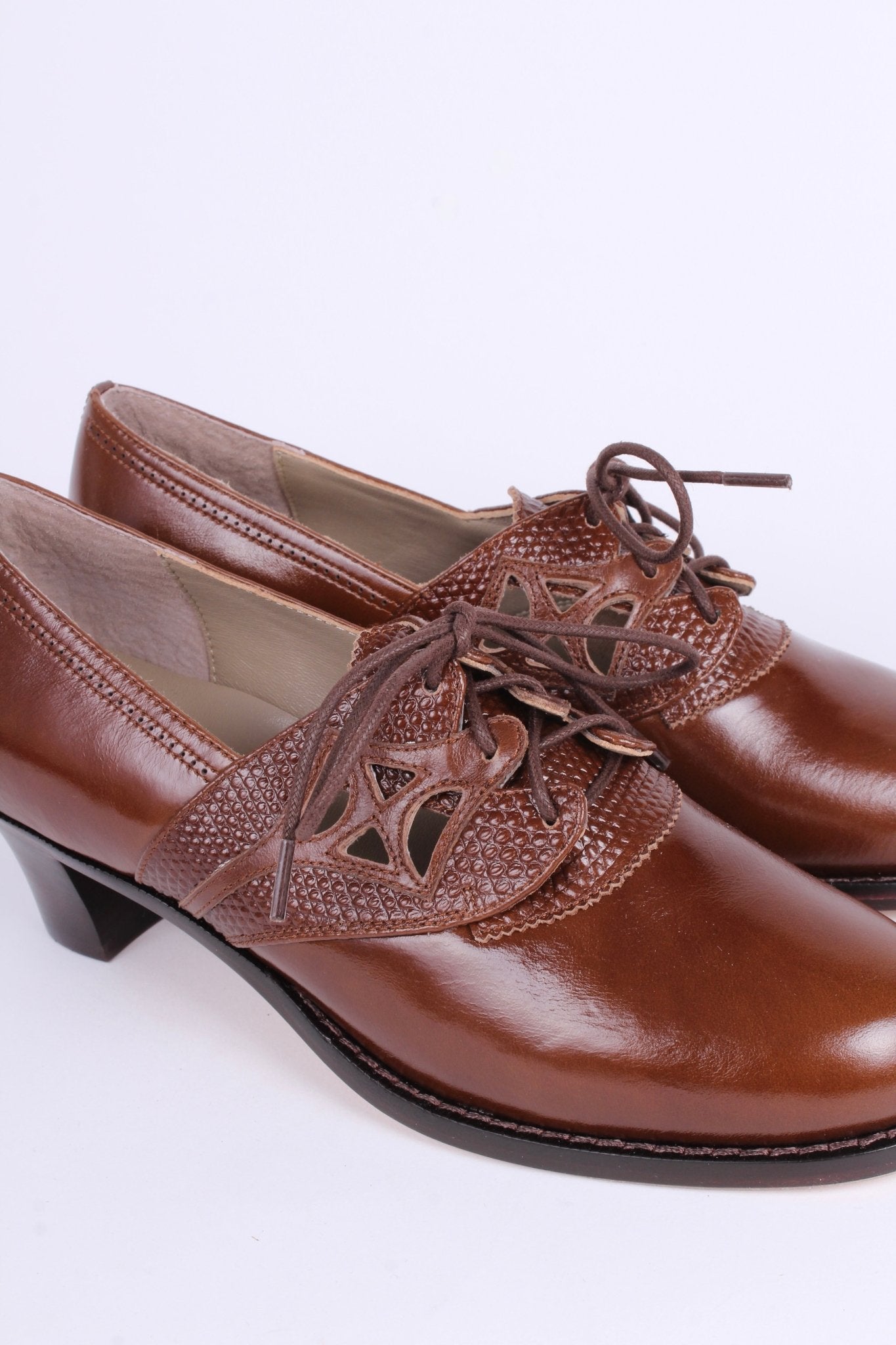 Early 1940s everyday lace-up shoes - Nougat Brown - Emily