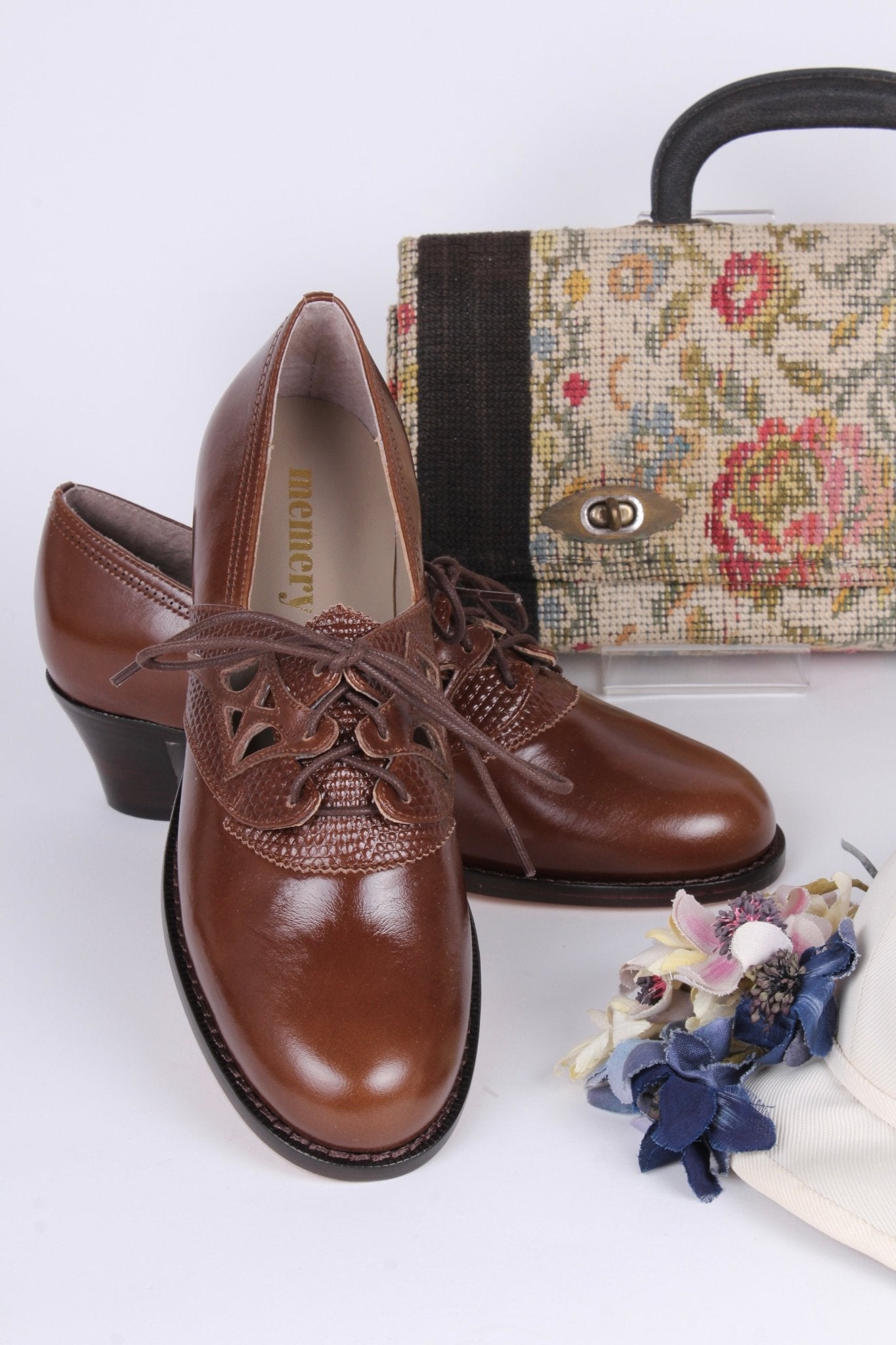 Early 1940s everyday lace-up shoes - Nougat Brown - Emily