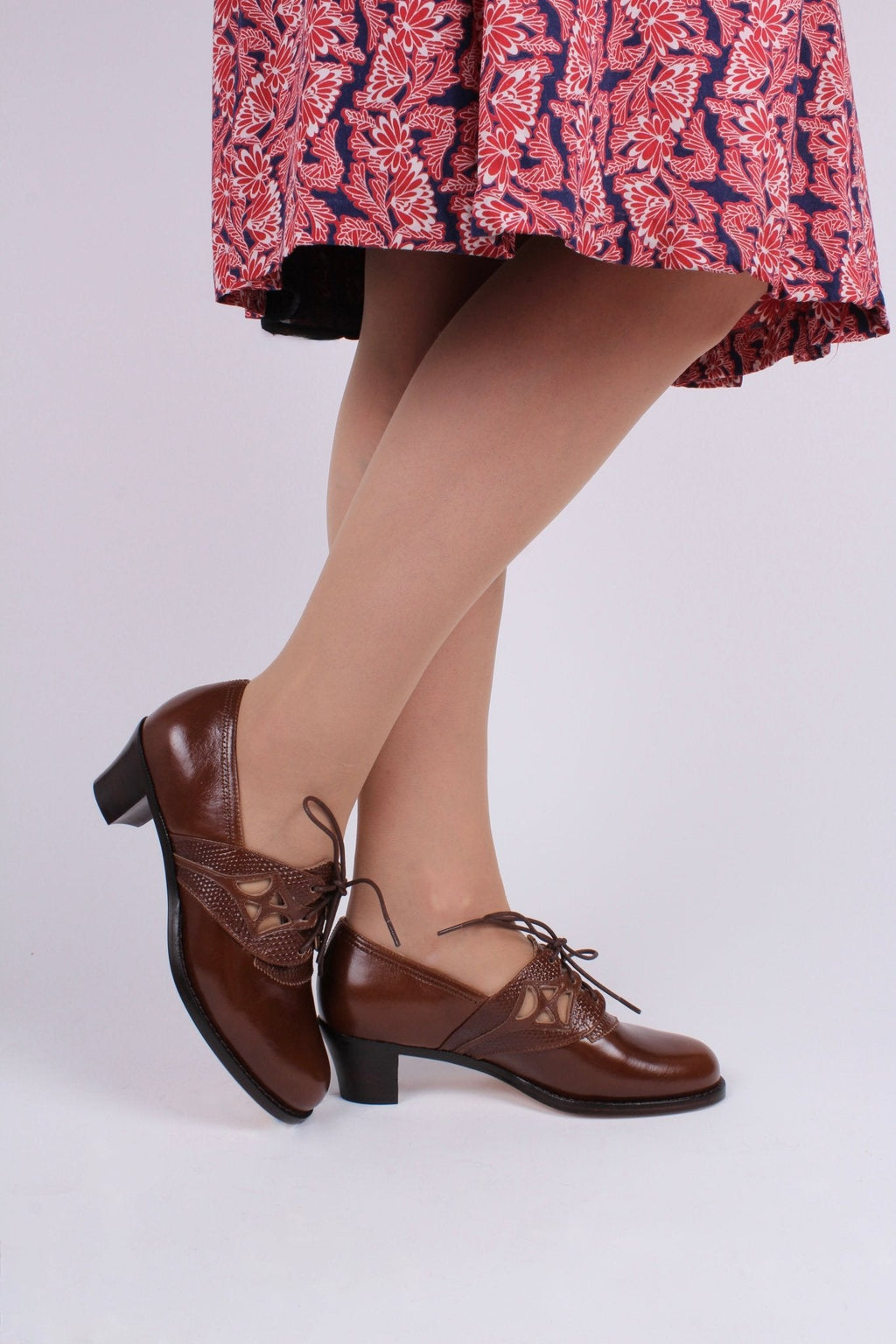 Early 1940s everyday lace-up shoes - Nougat Brown - Emily