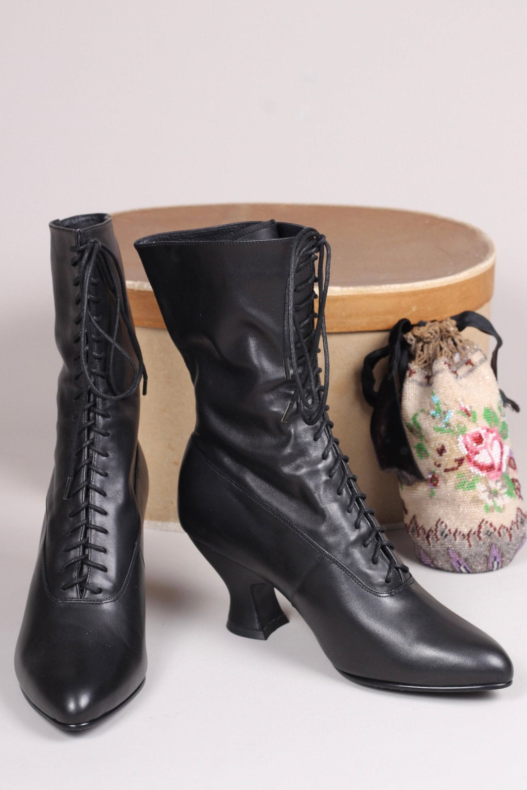 Feminine soft Edwardian boot with pompadour heel, 1900-1915 - Black - Rose