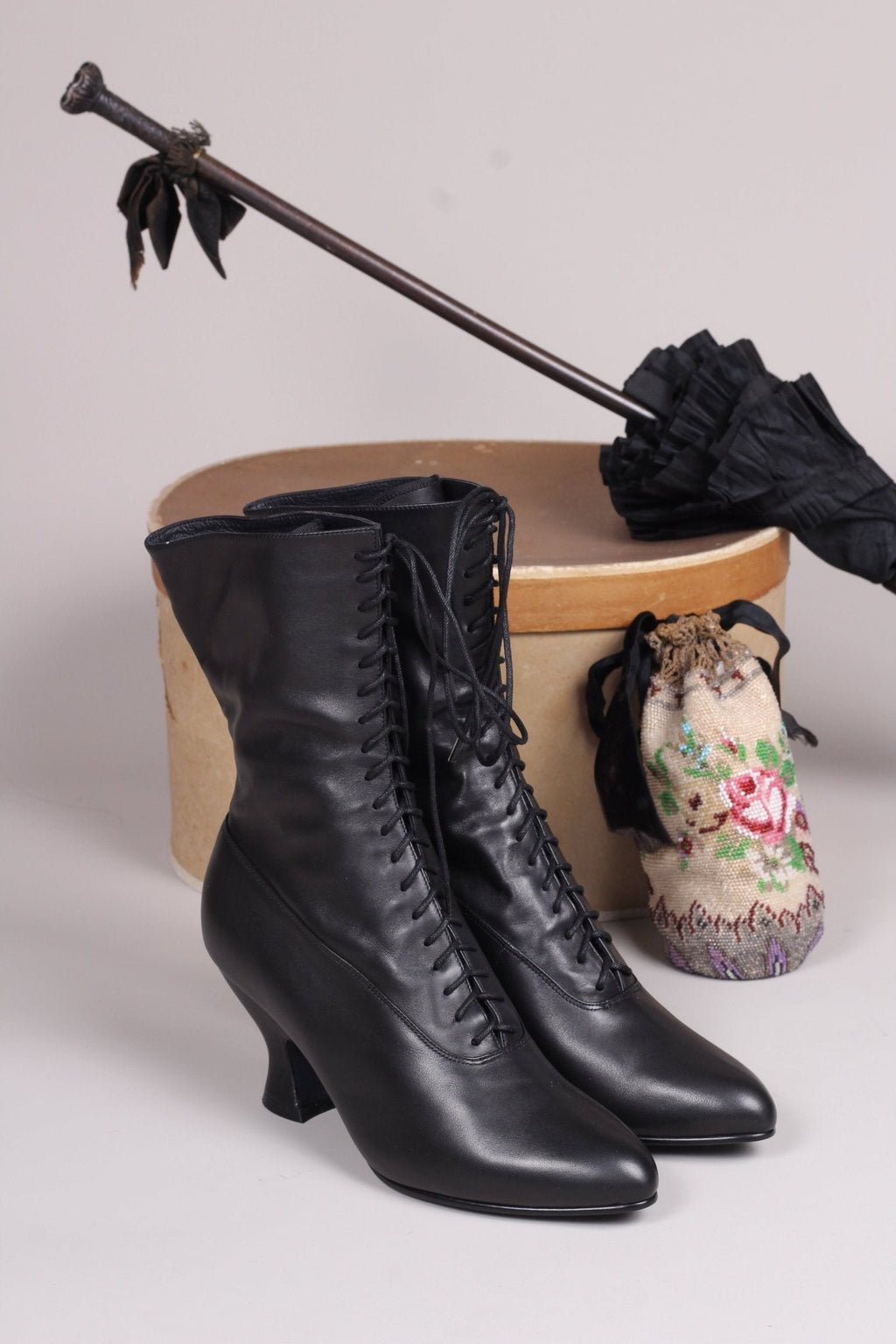 Feminine soft Edwardian boot with pompadour heel, 1900-1915 - Black - Rose