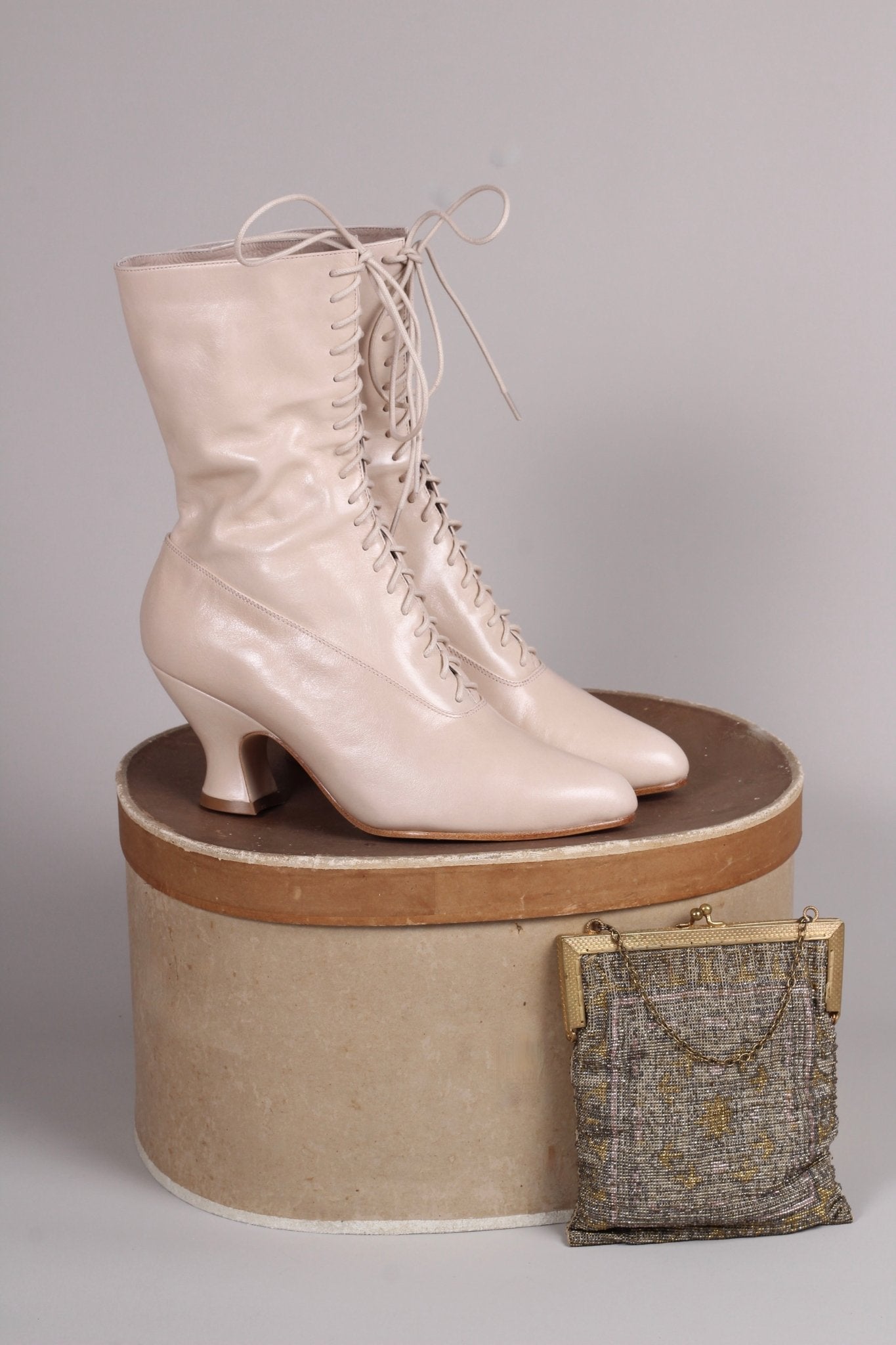 Feminine soft Edwardian boot with pompadour heel, 1900-1915 - Cream - Rose