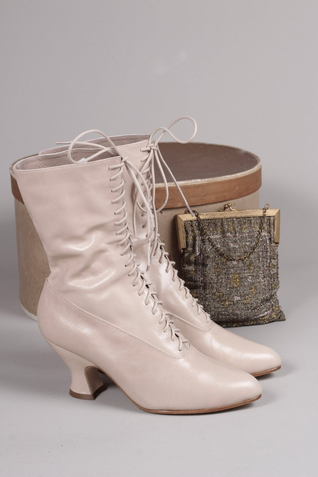 Feminine soft Edwardian boot with pompadour heel, 1900-1915 - Cream - Rose