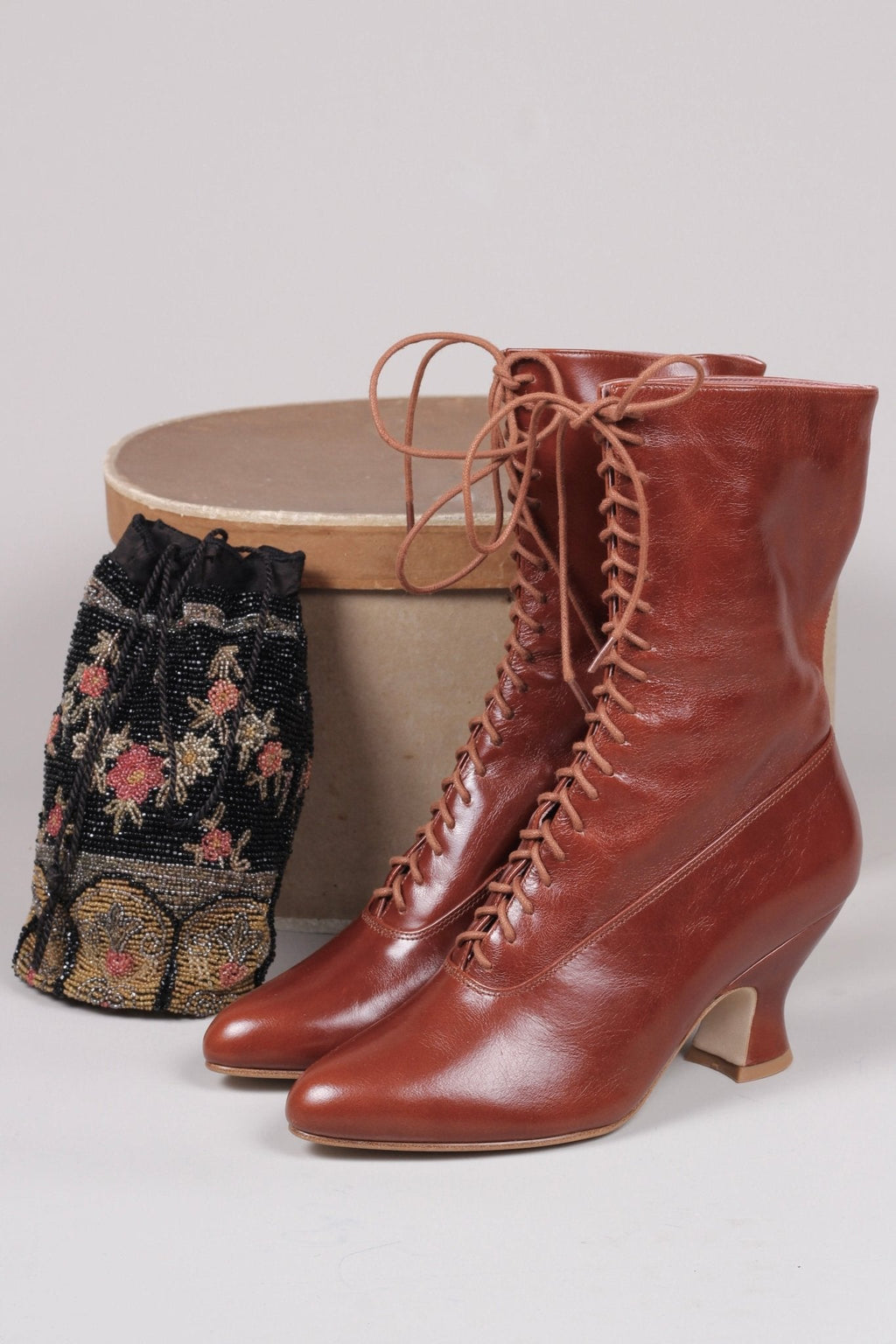 Feminine soft Edwardian style boot with pompadour heel, 1900-1915 - Cognac brown - Rose