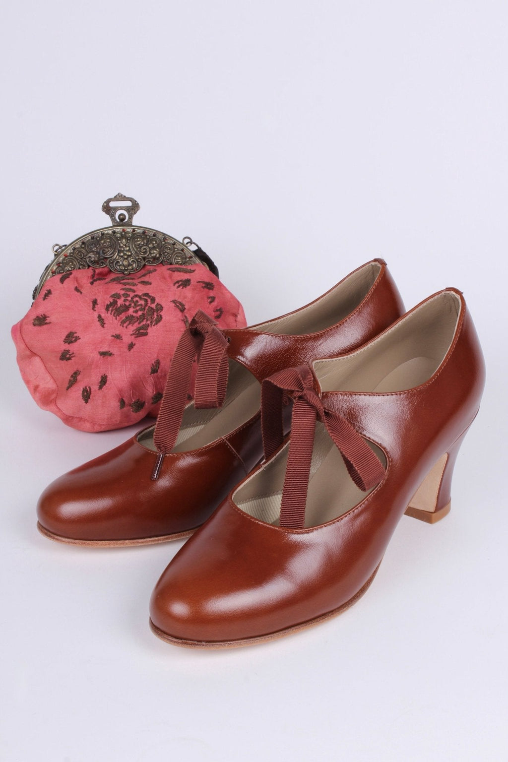 Classic, everyday late 1920's pumps - Cognac brown - Charlotte
