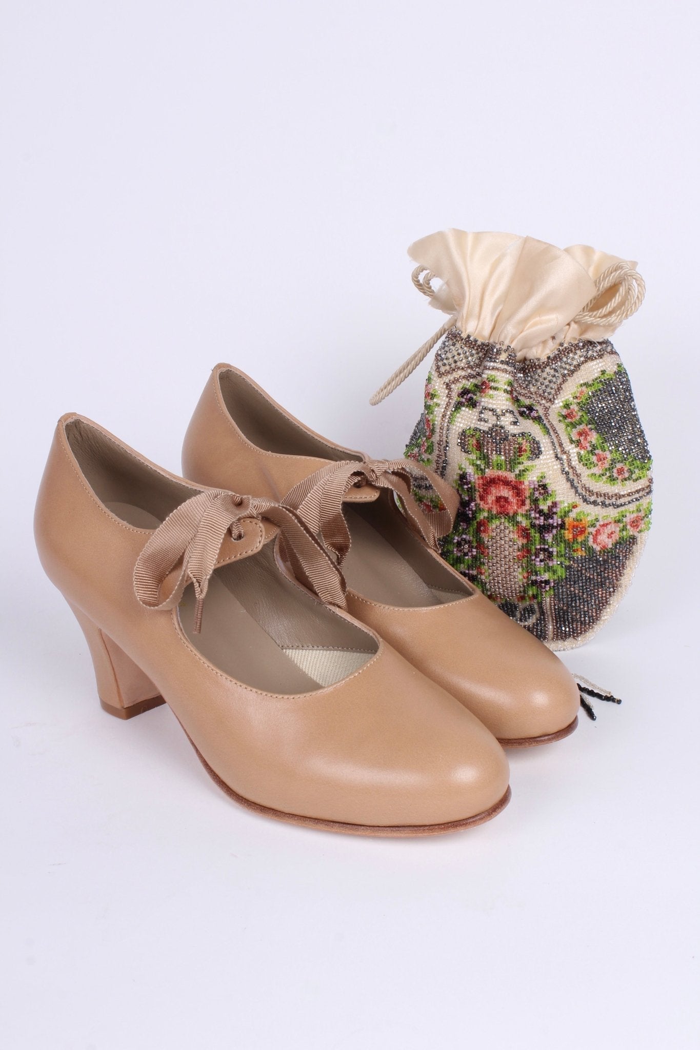 Classic, everyday late 1920's pumps - Cream - Charlotte