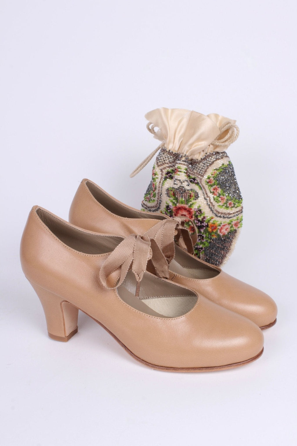 Classic, everyday late 1920's pumps - Cream - Charlotte