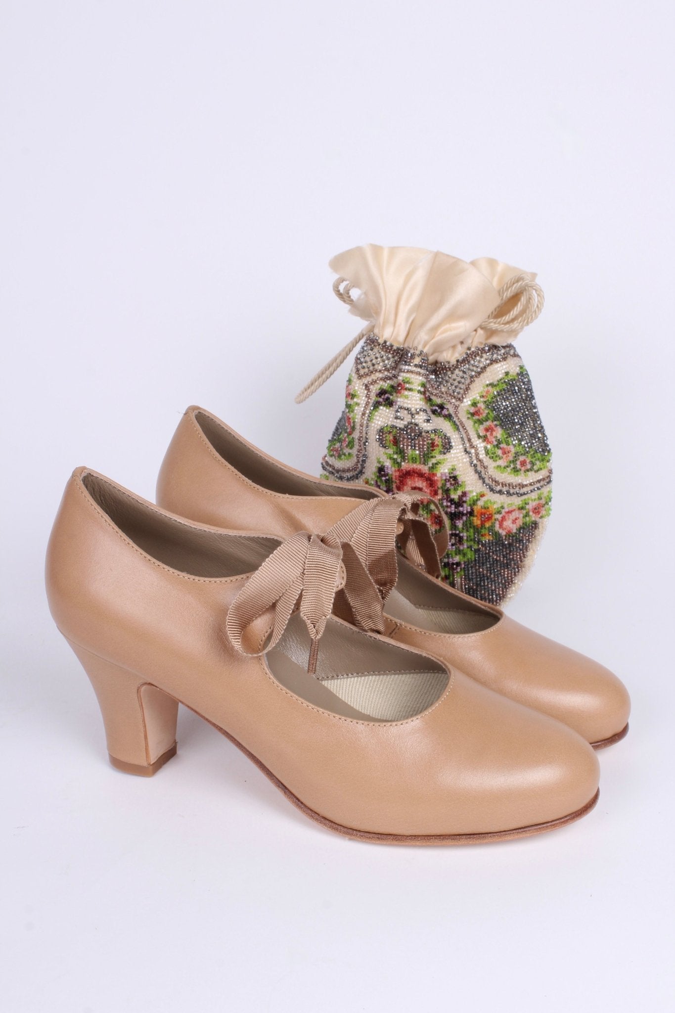 Classic, everyday late 1920's pumps - Cream - Charlotte