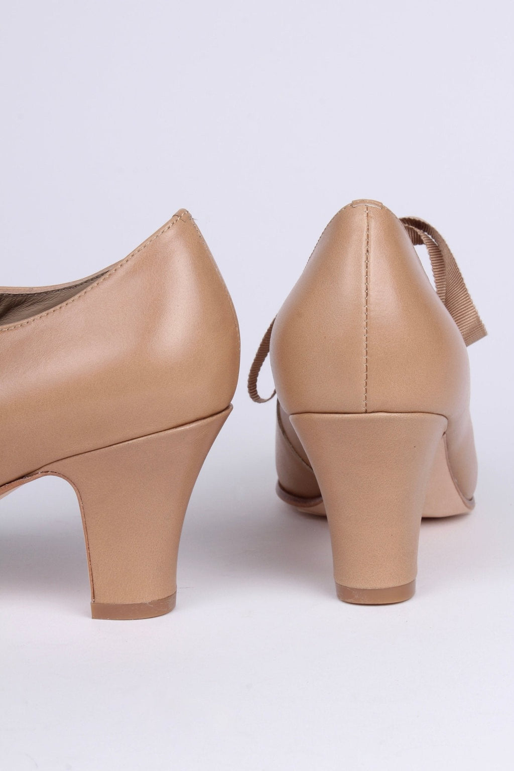 Classic, everyday late 1920's pumps - Cream - Charlotte