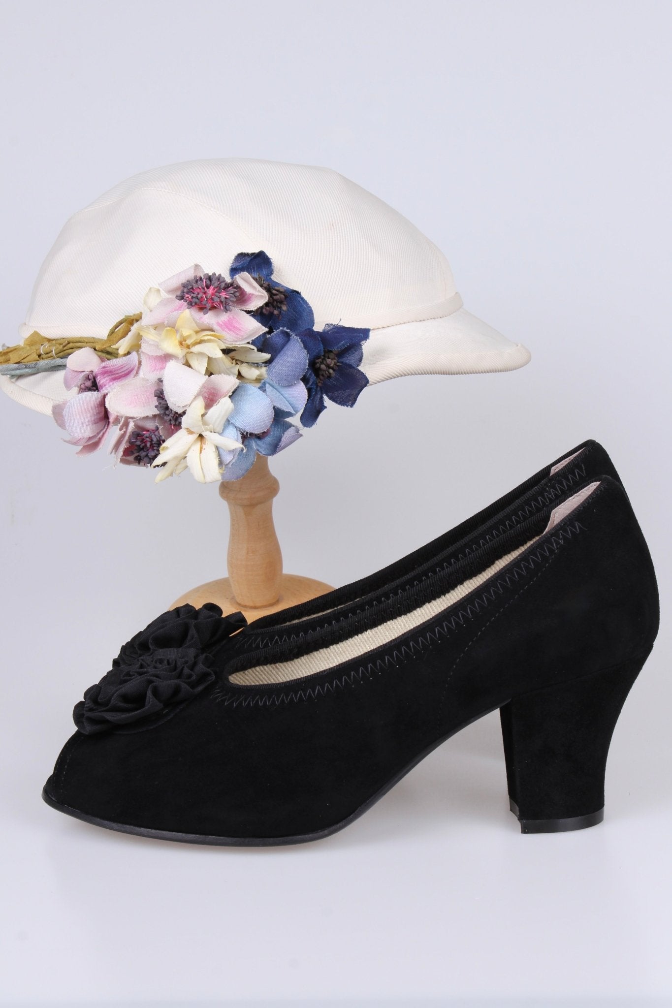 1940s suede pumps with rosette and peep toe - Black - Jean