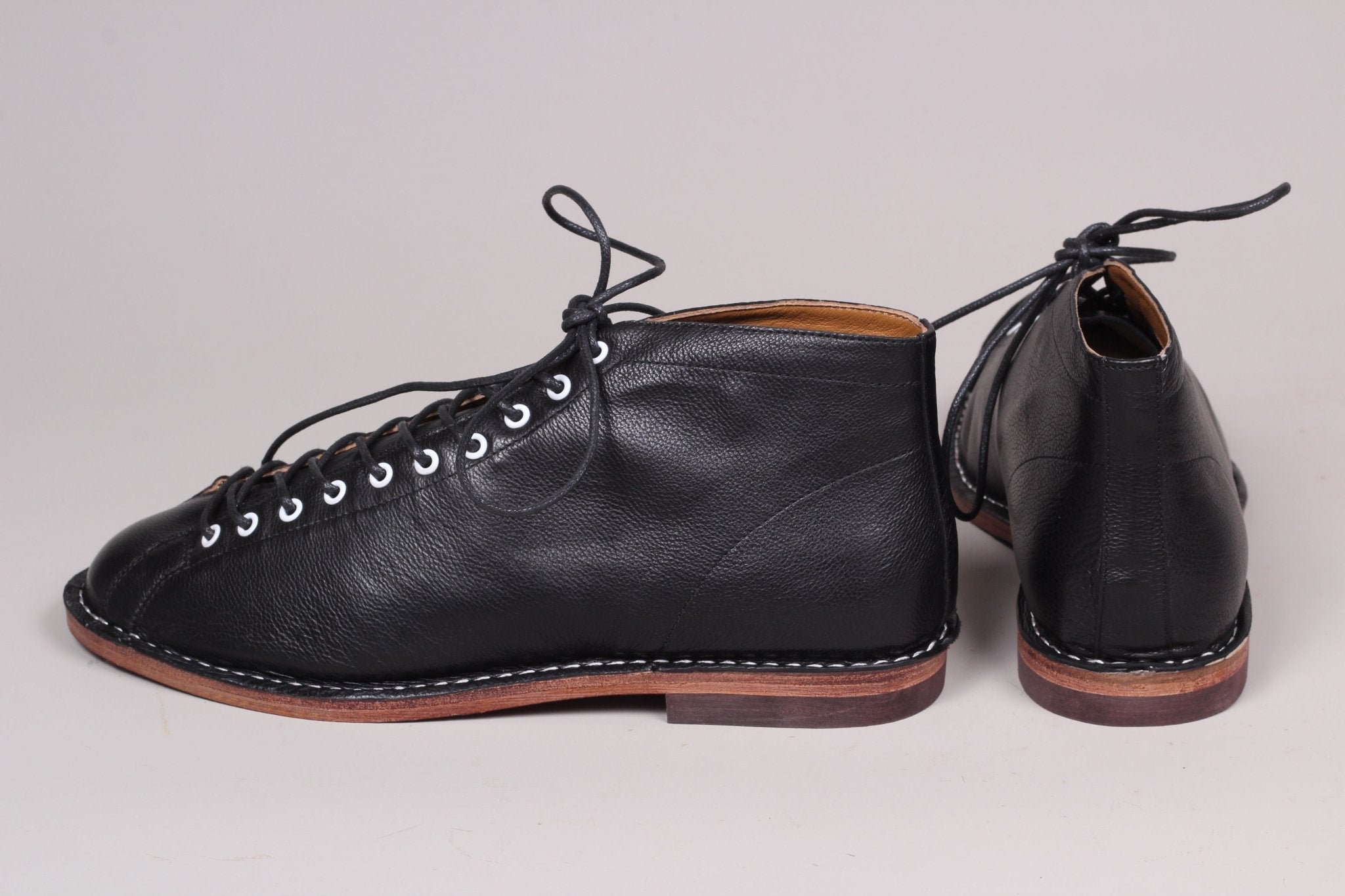 Men's 20s / 30s style athletic/sports leather shoe - Black - Peter