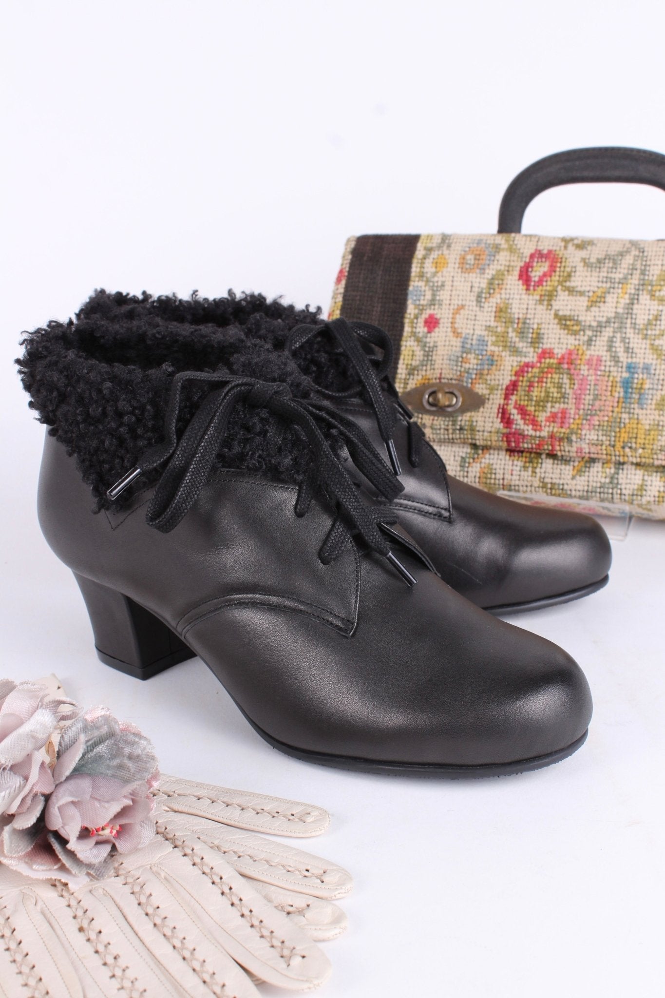 Soft 1940s /1950s booties with wool shearling - Black - Karin