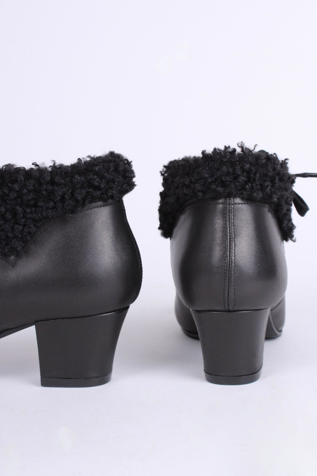 Soft 1940s /1950s booties with wool shearling - Black - Karin